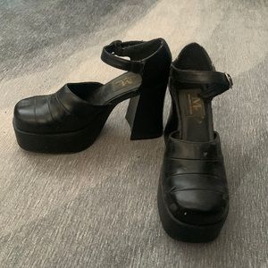 Modern Edge Vintage Platform Heel